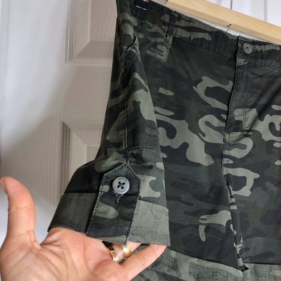 Social Standard by Sanctuary Boardwalk Elastic Back Green Camo Cuffed Shorts XXL - Picture 5 of 15